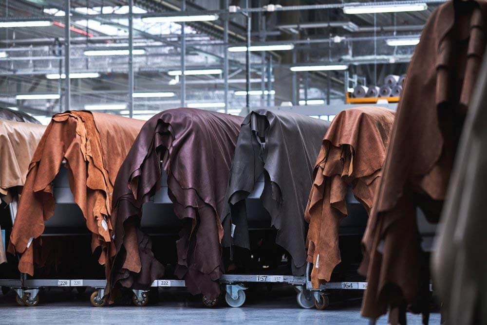 Traditional and innovative applications of tannic acid in the leather industry